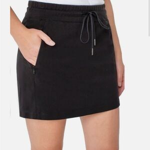 NWT LIVERPOOL LOS ANGELES Pull On Knit Black Skort/Skirt
